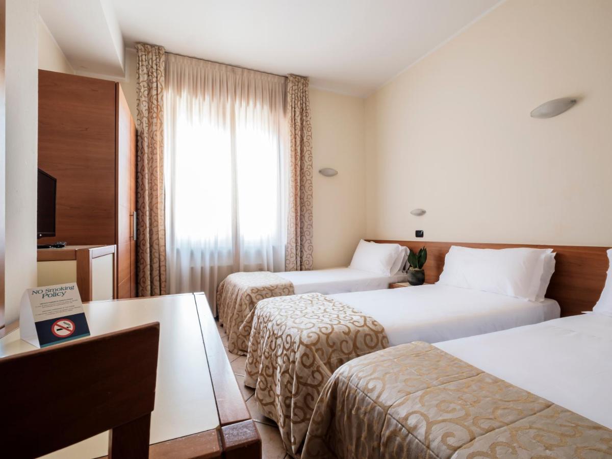 Hotel Lory Форлі Екстер'єр фото