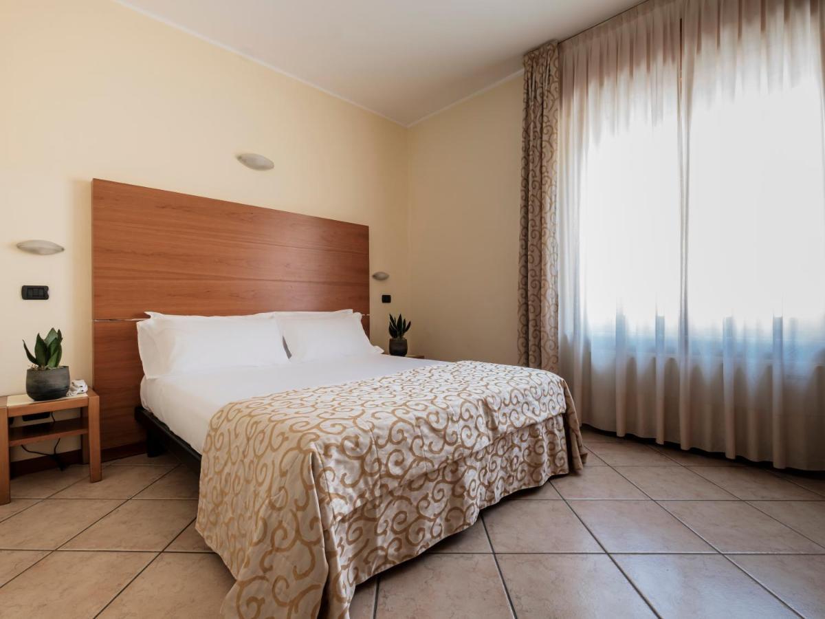 Hotel Lory Форлі Екстер'єр фото