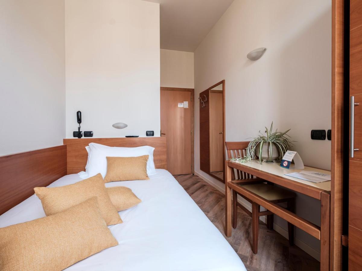 Hotel Lory Форлі Екстер'єр фото